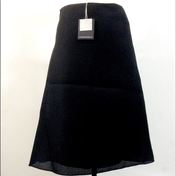 The PEOPLE’S (4) A-Lined Mesh SKIRT, Box Pleated. - Picture 4 of 7